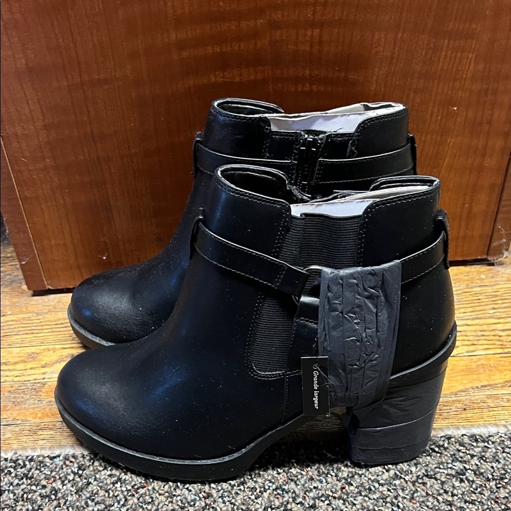 New Look Wide Fit Black Ankle Boots with Block Heel